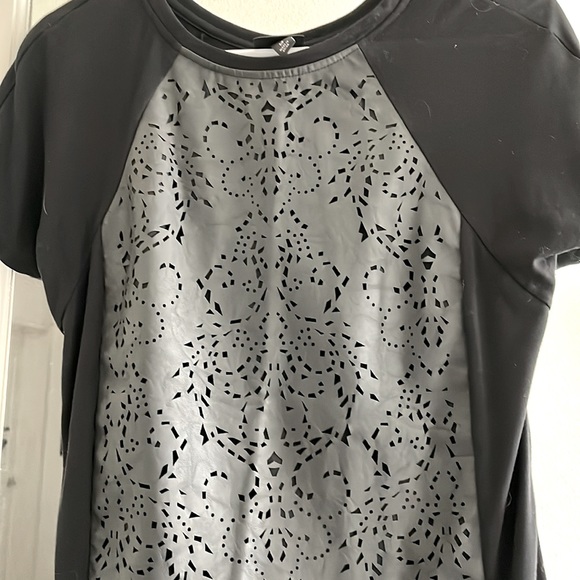 Mossimo laser cut top - Picture 2 of 4